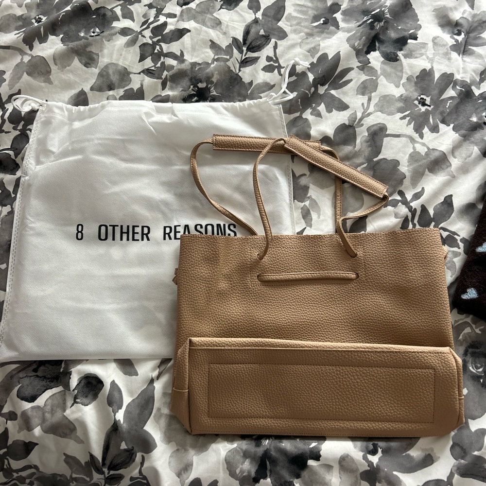8 OTHER REASONS- Vegan Leather Slouchy Bucket Bag in Tan